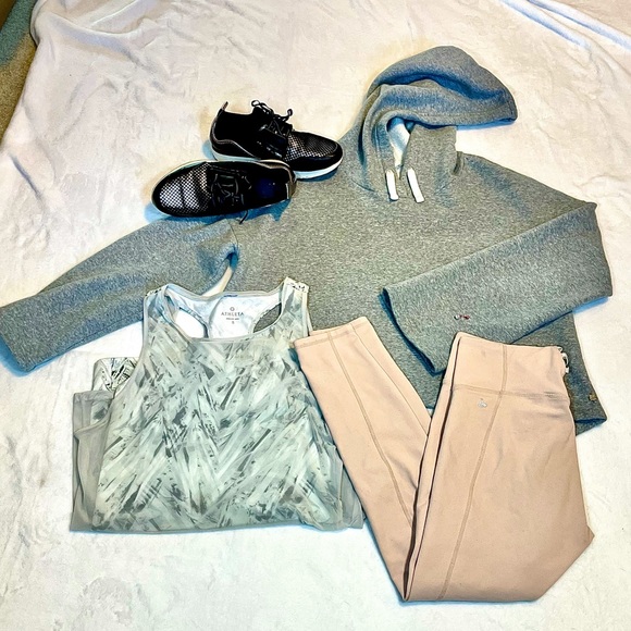 Athleta grey and white, printed, T-back tank with white mesh overlay - Picture 6 of 6